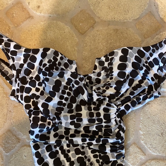 One piece bathing suit worn twice - Picture 7 of 7